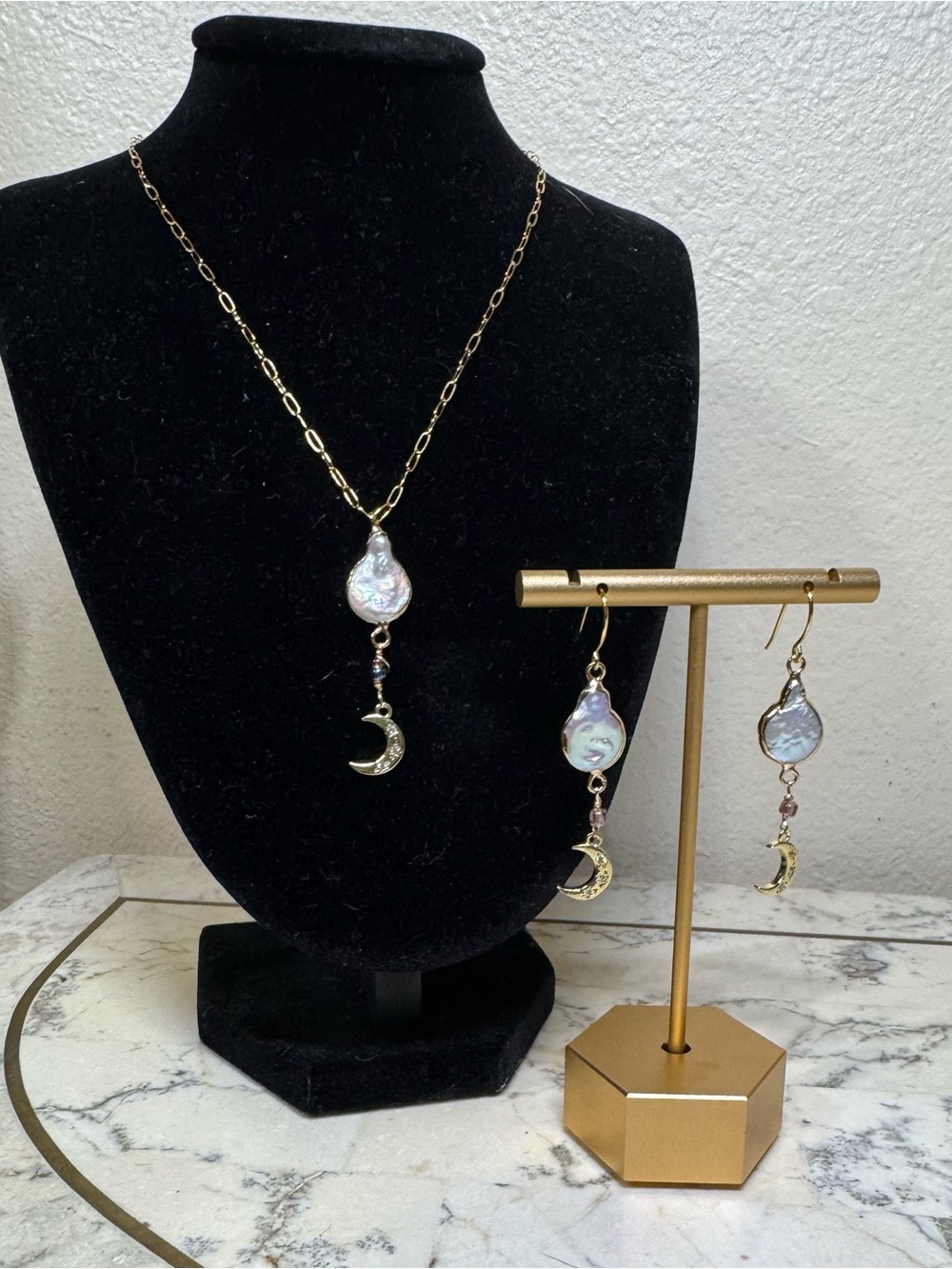 18KGold Moon 18k filled chain& Iridescent Pearl Drop Earrings! ‼️Handmade‼️ - Picture 6 of 12
